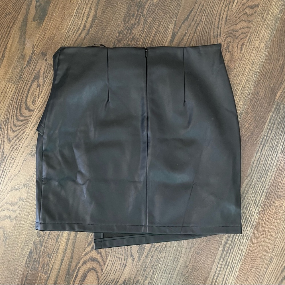 Vero Moda Faux Leather Asymmetrical Mini Skirt, M - Picture 4 of 4